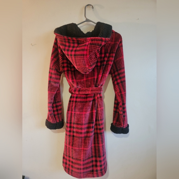 Emily&Jane Super Soft Faux Shearling Hooded Robe - Picture 4 of 6